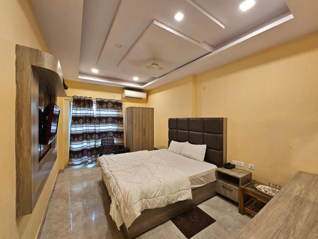 Hotel Aditya Inn Βαρανάσι Εξωτερικό φωτογραφία
