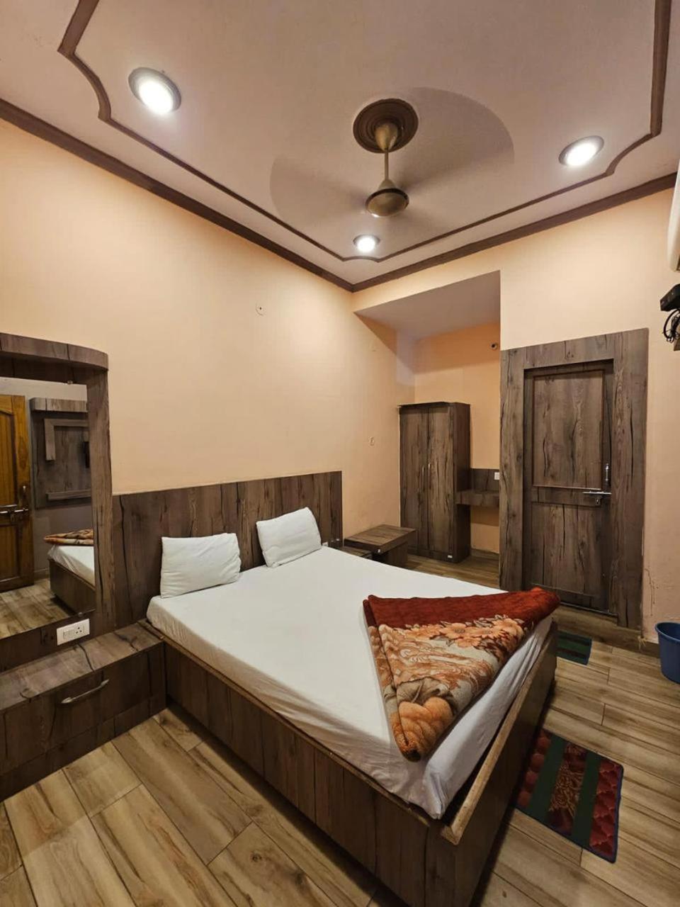 Hotel Aditya Inn Βαρανάσι Εξωτερικό φωτογραφία
